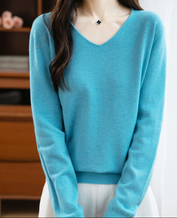 Women's V-neck cashmere sweater in turquoise blue, long sleeves, ribbed hem.