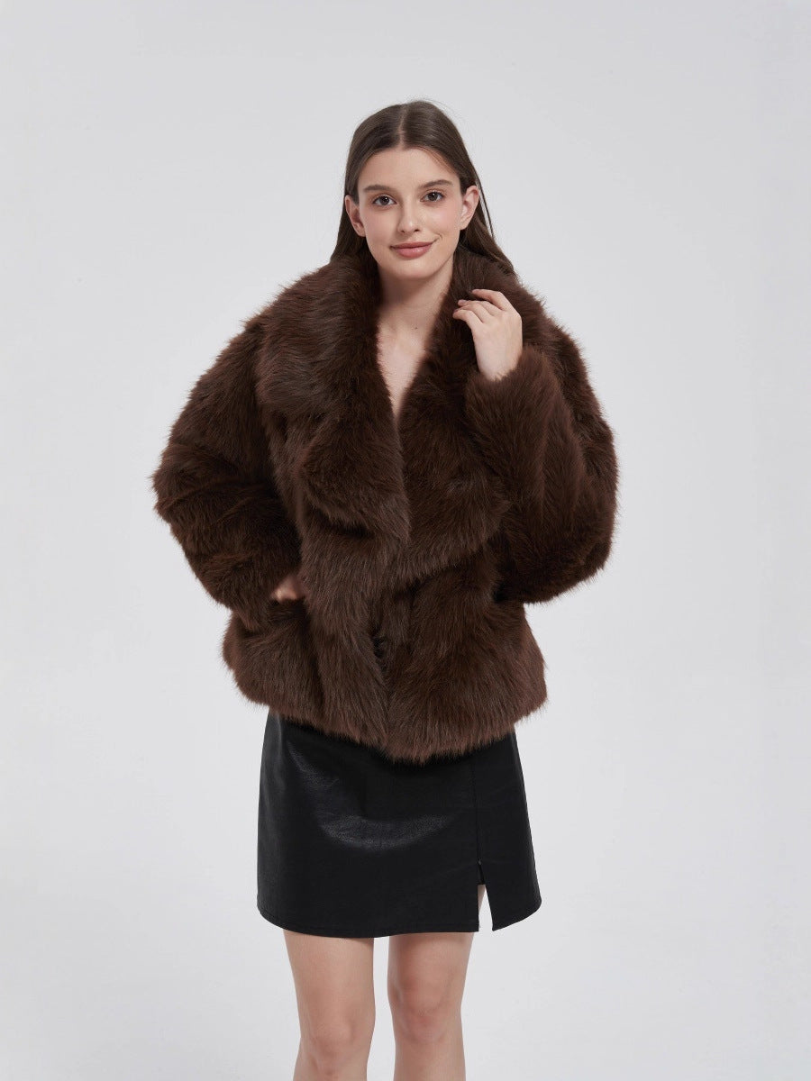 Brown faux fur short coat, open front, oversized collar and voluminous sleeves