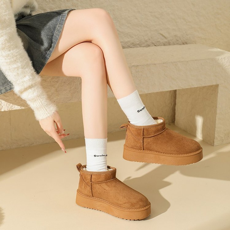 Women's ankle snow boots in tan suede with fleece lining and thick sole