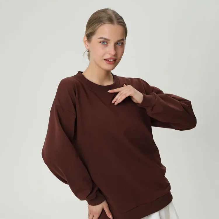 Brown crew neck sweatshirt with long sleeves and crew neckline, relaxed fit