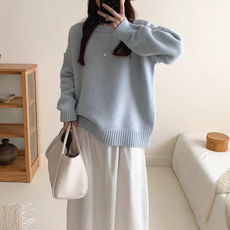Women’s light gray knit pullover sweater, ribbed round neck and cuffs, long sleeves