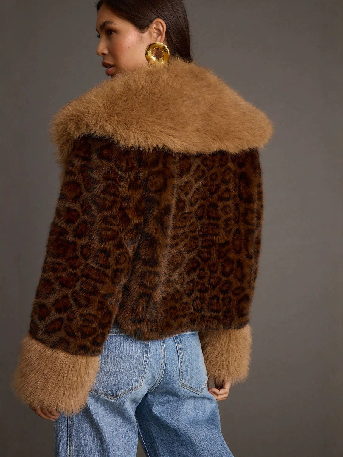 Brown leopard faux fur short coat with wide collar, back view