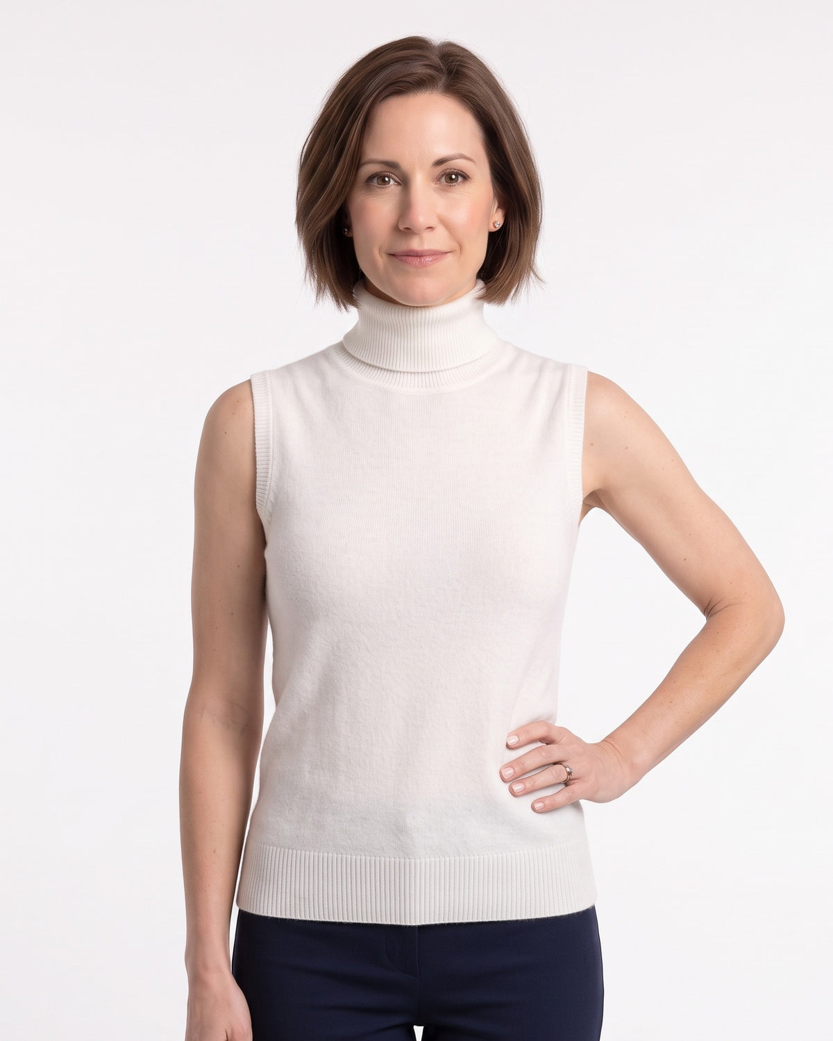 White sleeveless knit turtleneck sweater with slim fit and ribbed hem